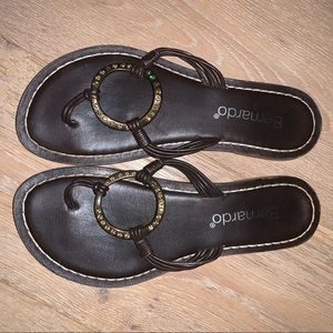 Bernardo O-Ring bling sandal